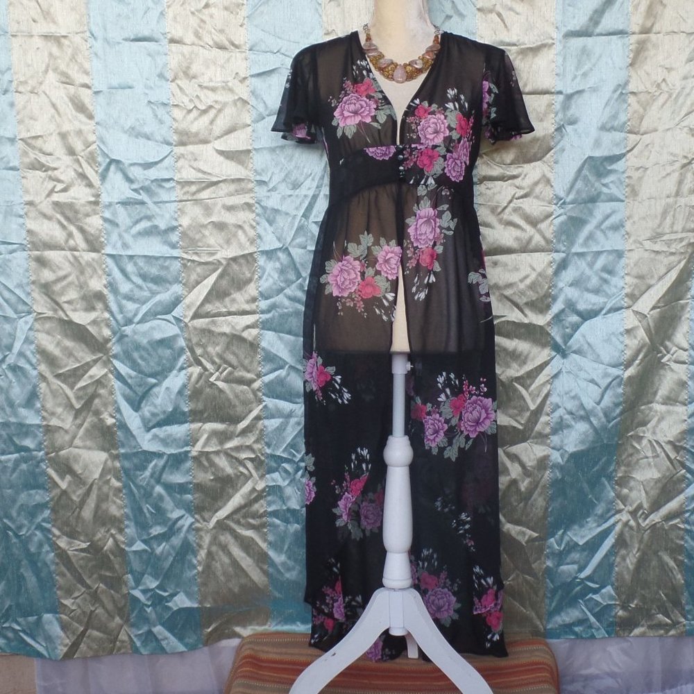 Arizona Jean Company Sheer Black & Floral Sheer Button up Kimono, Yukatas